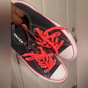 Converse sneakers READ DESCRIPTION